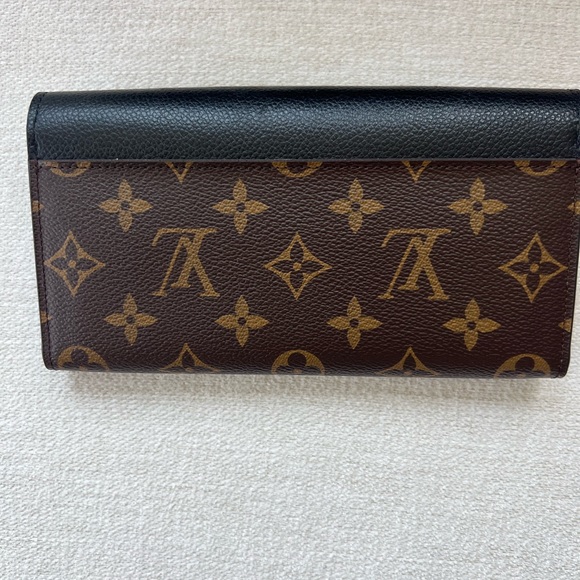 Louie Vuitton Kensington Monogram Bag & Wallet - Picture 10 of 16